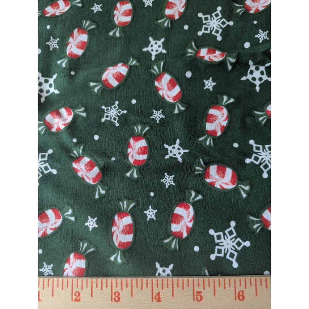 32" CHRISTMAS CANDY PIECES Cotton Fabric Joann Green Red White Sew Sewing Diy